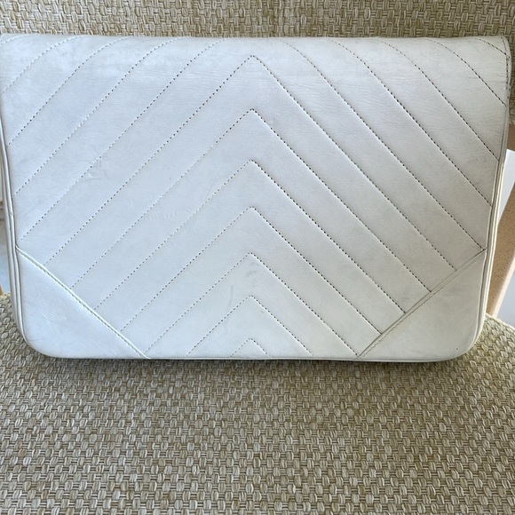 CHANEL SINGLE FLAP BAG - Picture 2 of 14